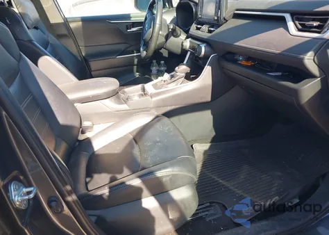 2019 Toyota Rav4 Xle Premium z USA, uszkodzony, nr VIN 2T3A1RFV8KC053635